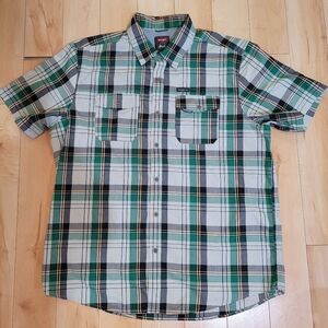 Wrangler men's size XL short sleeve button up shirt